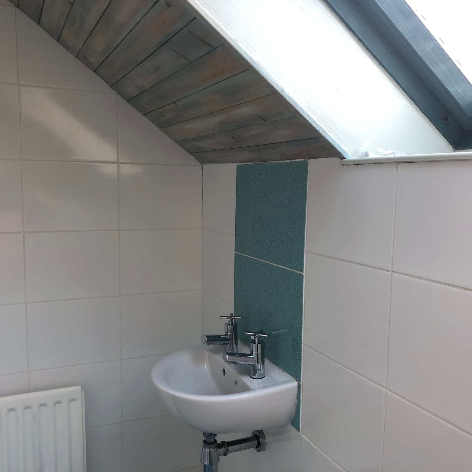 Dive & Sea the Hebrides, dive centre accommodation, shower-room