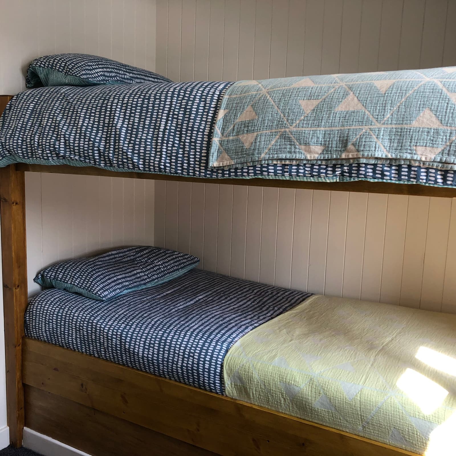 Dive & Sea the Hebrides, Accommodation - twin bunkroom